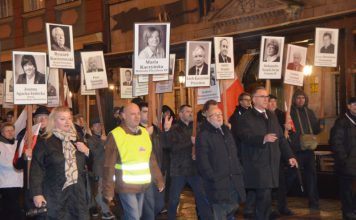 Wrocław : Obchody rocznicy Katastrofy Smoleńskiej (zdjęcia) marsza milczenia.jpg